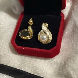 🌼Elegant Sparkly  Diamond melee GoldTone Waterdrop   Pearl Earrings